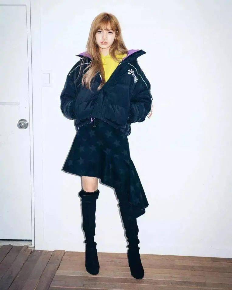 冬季短裙穿搭黑色羽绒服 59ae604b234a4511a13b0598128d3fcf.jpeg
