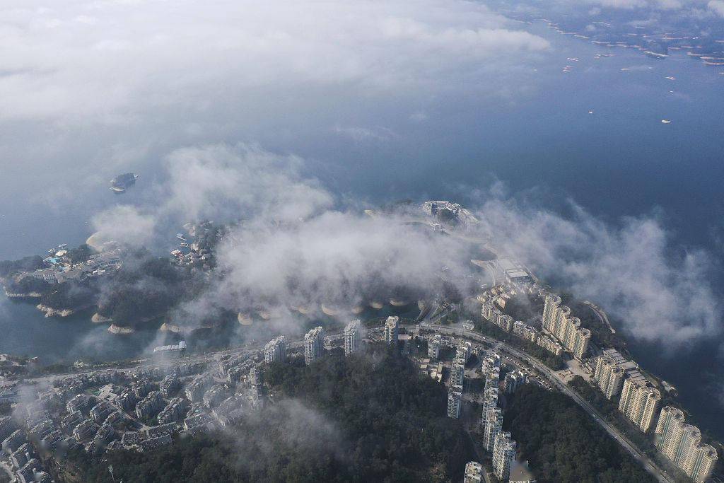 杭州：俯瞰千岛湖云海景观