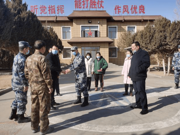 副旗长高冬,左旗退役军人事务局局长王红兵一行来到吉兰泰镇