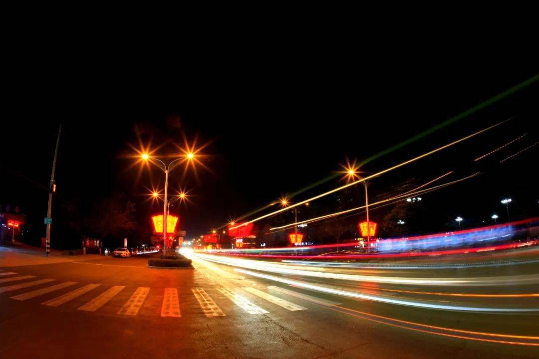 中站区:春节灯饰亮化真火色,流光溢彩扮靓城市街景