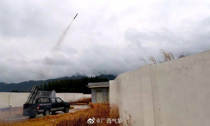 广西人工增雨,视频刷屏了_作业