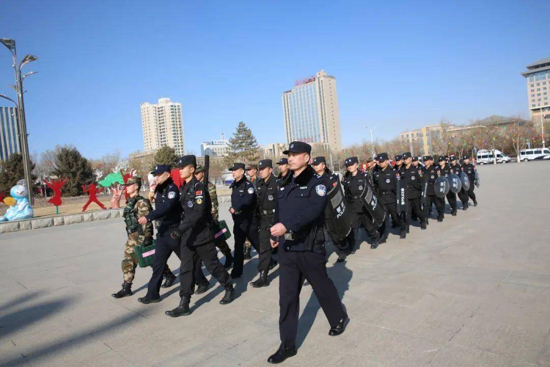 金昌市公安局举行春节期间公安武警联勤武装巡逻启动仪式_李辉