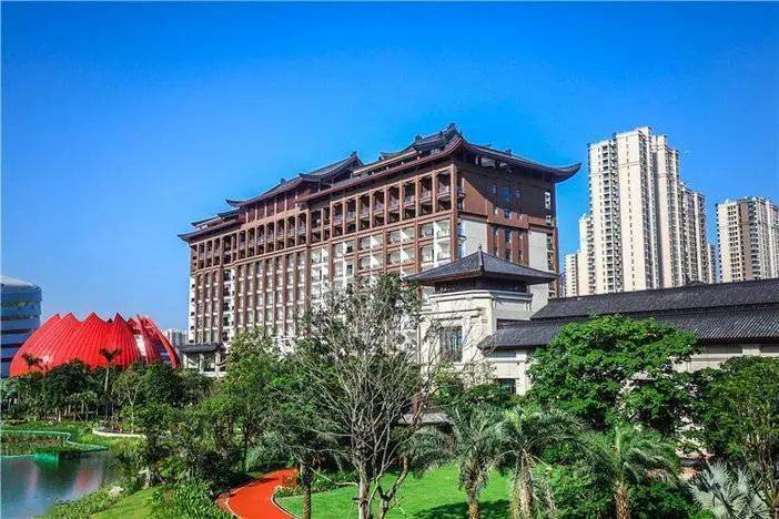 广州融创万达嘉华酒店 整个酒店环湖而建,风景秀丽 是文旅城内五星级