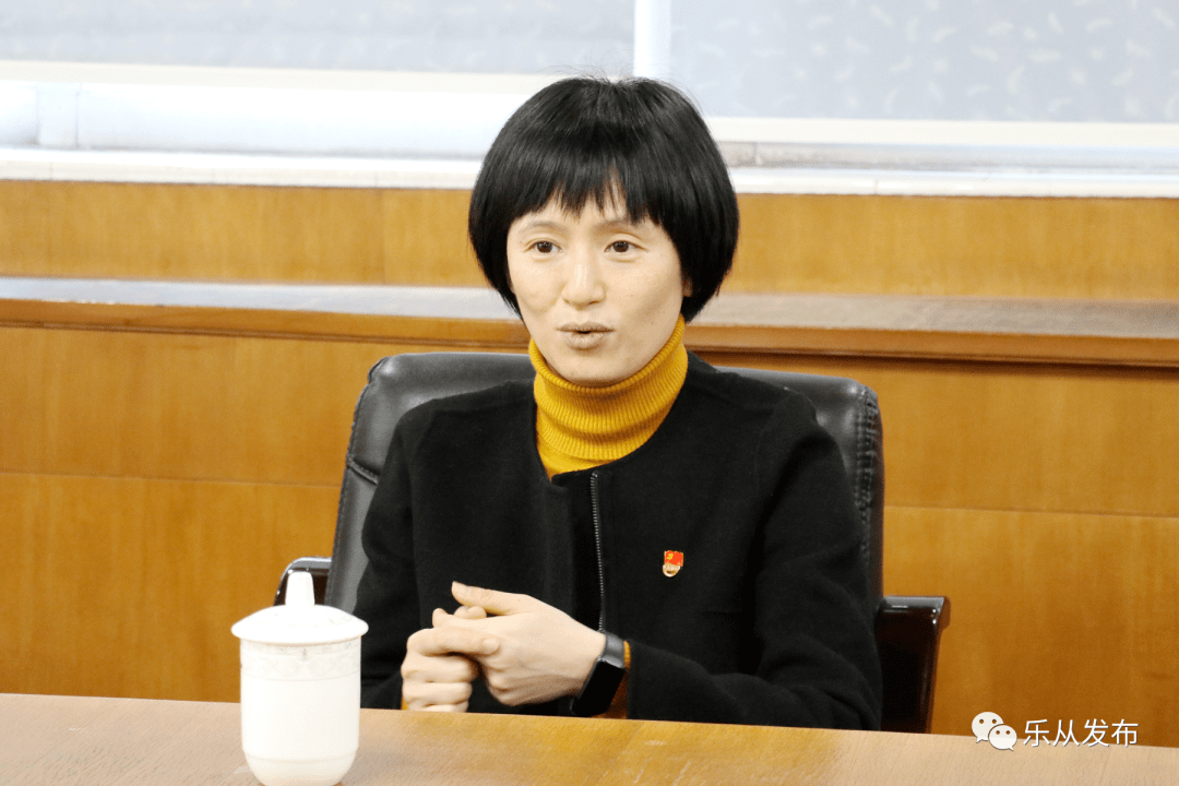 迎春送暖区委常委唐磊晶带队慰问新隆村困难党员群众