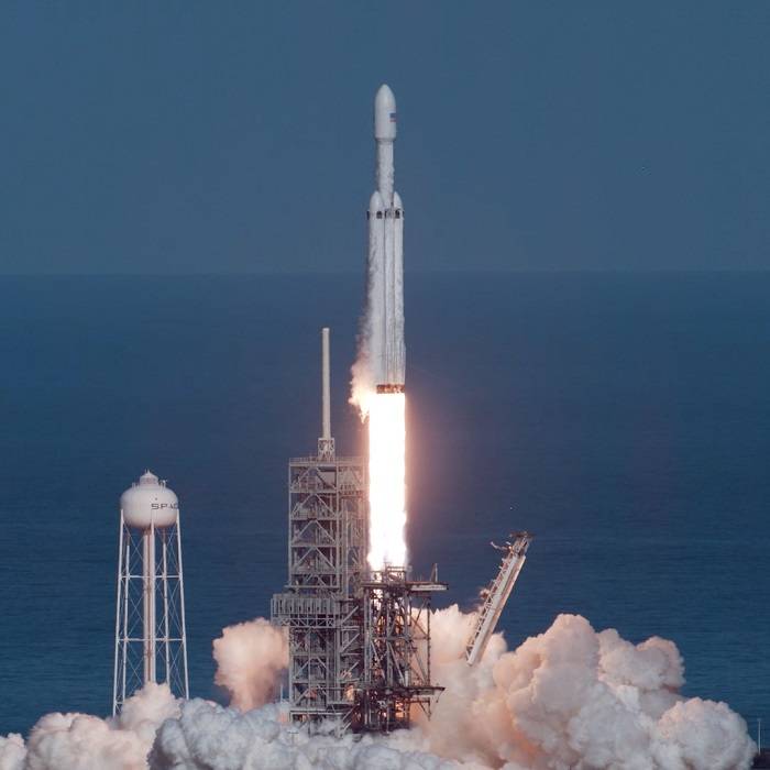 spacex获美宇航局3.3亿美元合同:用猎鹰重型火箭发射月球前哨站