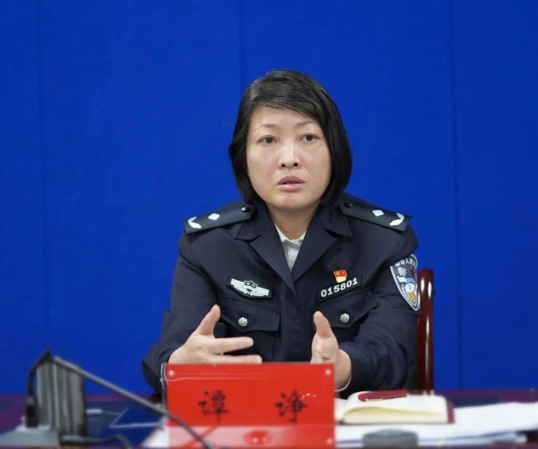 谭诤同志到州公安交管局督导慰问