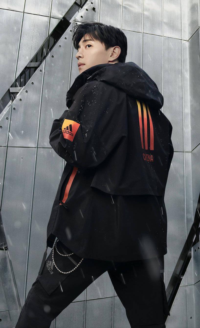 邓伦演绎酷盖出街穿搭 adidas全新大片新鲜出炉