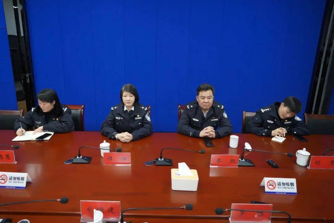 谭诤同志到州公安交管局督导慰问