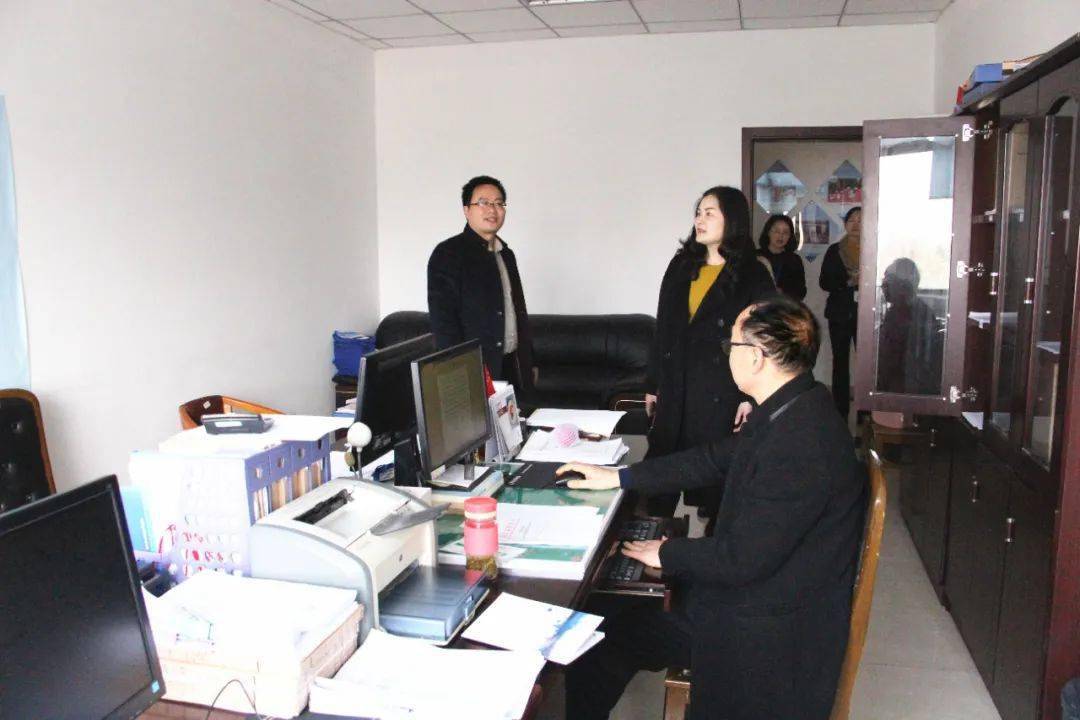 2021年2月10日,蒲江县教育局党组书记,局长杨忠云率队检查机关办公室