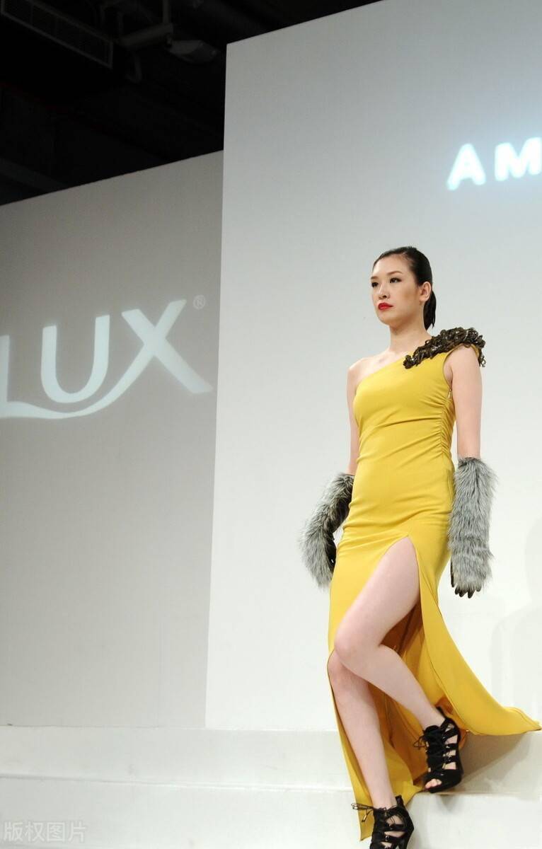 佟晨洁走秀,她真是太美了