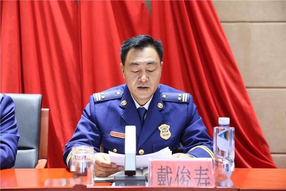 会后,吴清松副总队长对支队4名困难指战员代表进行了慰问,座谈了解