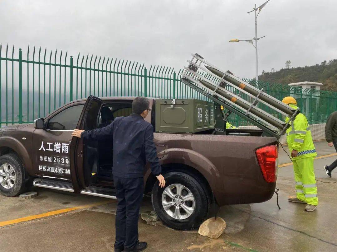 潮阳今天下雨,人工增雨现场视频.