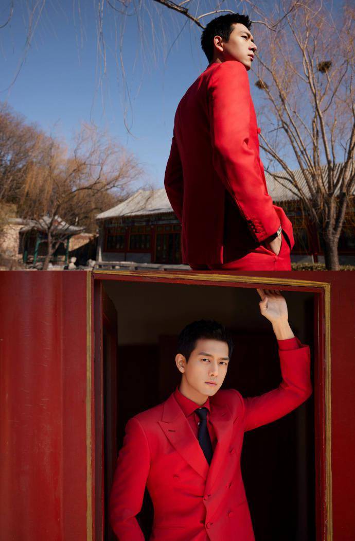 李现央视春晚造型大片公开红色西装喜气洋洋帅气非凡