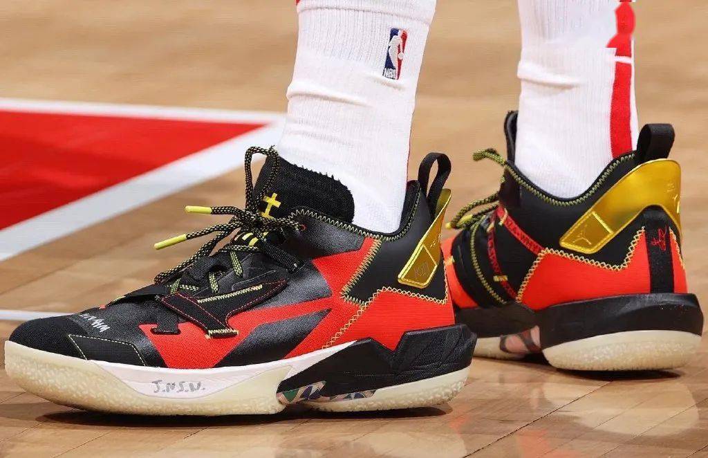 球星上脚 | 海沃德二代又有新配色!詹姆斯这双配色特别!_nike