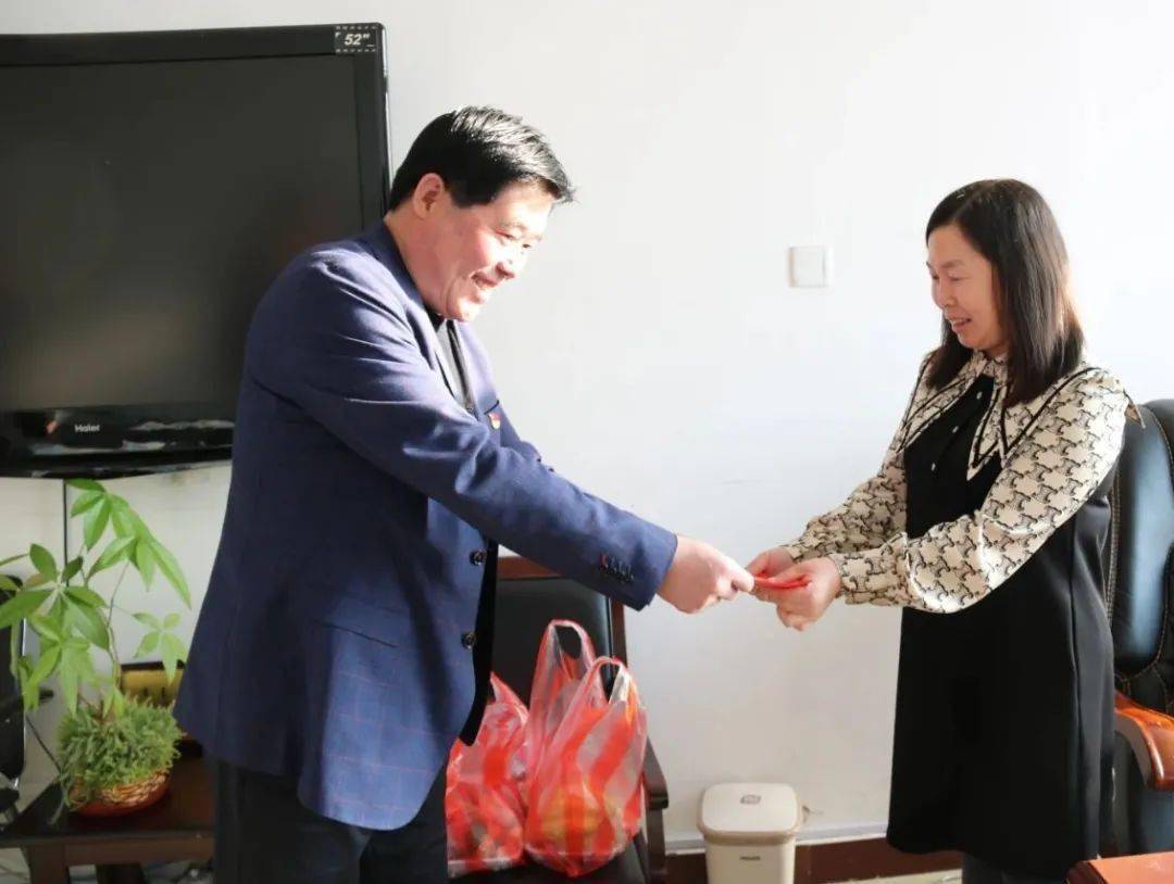 除夕送祝福慰问暖人心