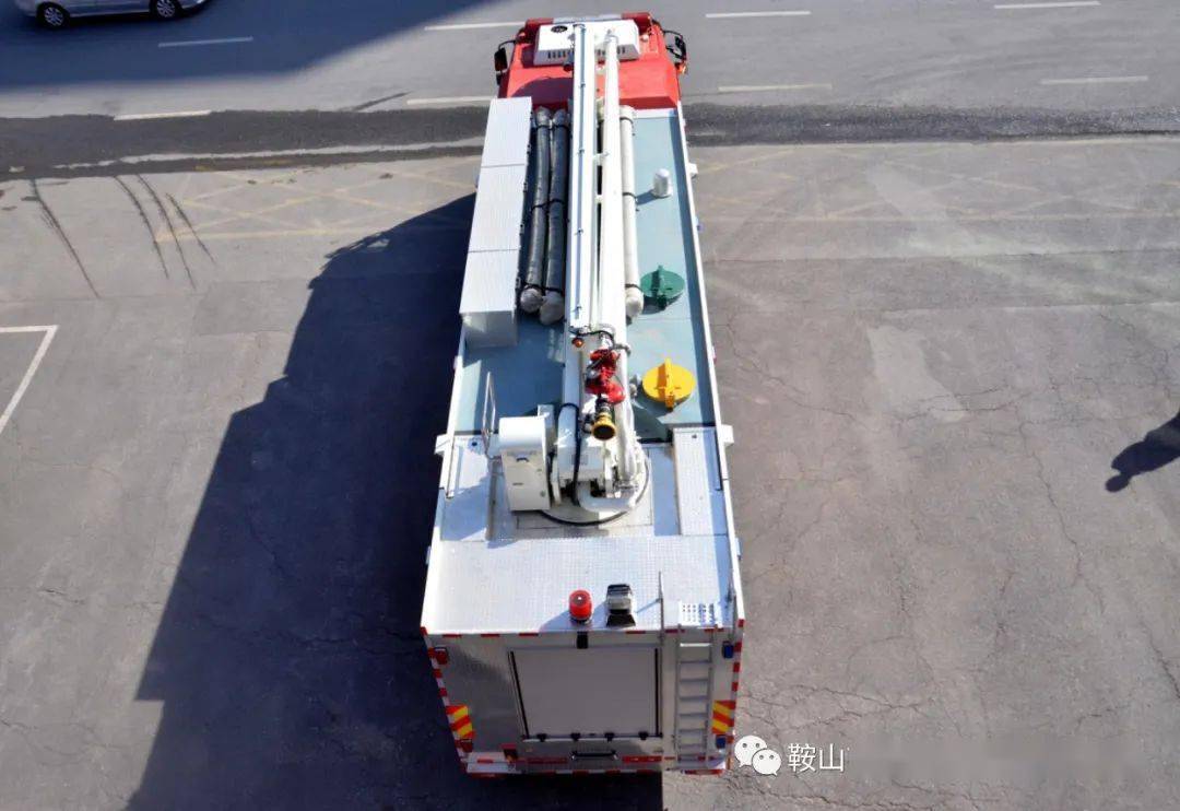 泡沫枪,炮及其他消防器材,可以独立扑救火灾高层火灾.