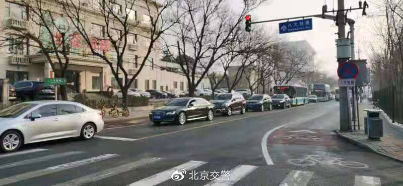 北京交管局：大年初一整体道路行驶畅通 部分景区周边车流集中