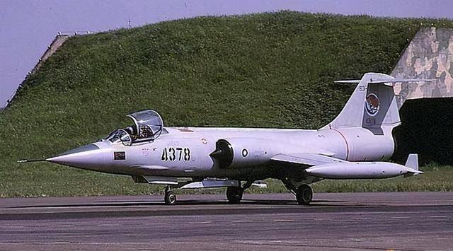 资料图:台军装备的f-104战斗机纵观半个世纪的服役史,歼-6战机最让人