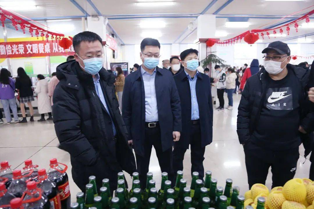 龙经总裁年三十慰问节日坚持生产与留公司过节职工_威高