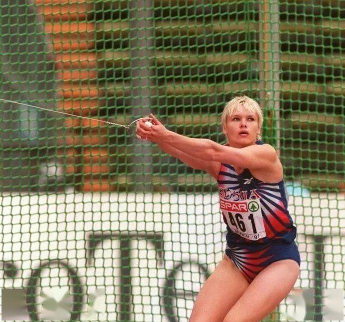 诞生了一大批好成绩,包括世界纪录——姜波在女子5000米比赛中跑14