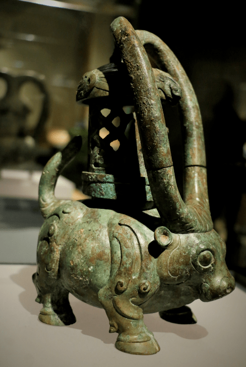 东汉 鎏金铜牛 高4.8cm 长7cm 宽3.