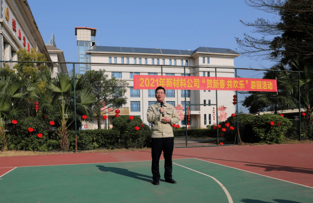 铁山港区委书记余兴国正月初一慰问北部湾新材料公司坚守岗位的干部