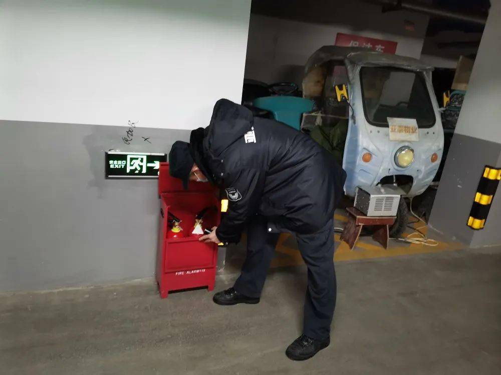 探头维修后垃圾桶消杀清洁康乐设施清扫园区路面节前安全检查公共设施