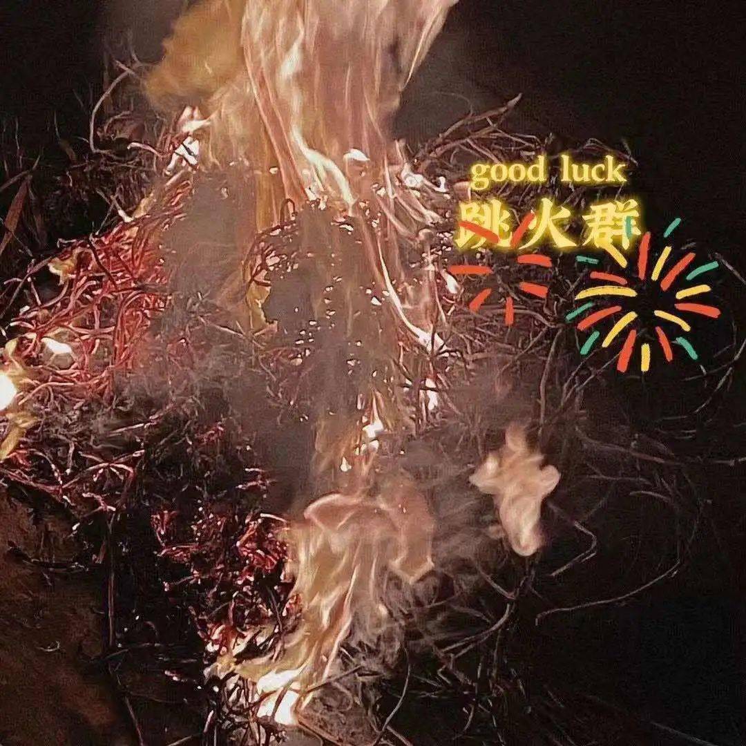 王韵雅和一群小朋友一起烧烤～过年的最大乐趣是——葛徽年夜饭