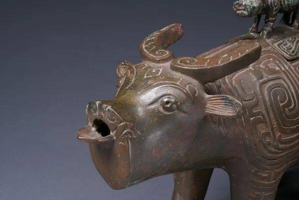 石牛▲禾牛骨刻辞 上海博物馆藏▲旧石器时代 牛头化石王亥赶着牛到