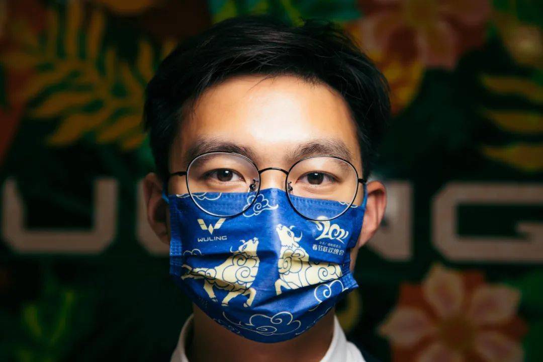 强人口罩_强人锁男(2)