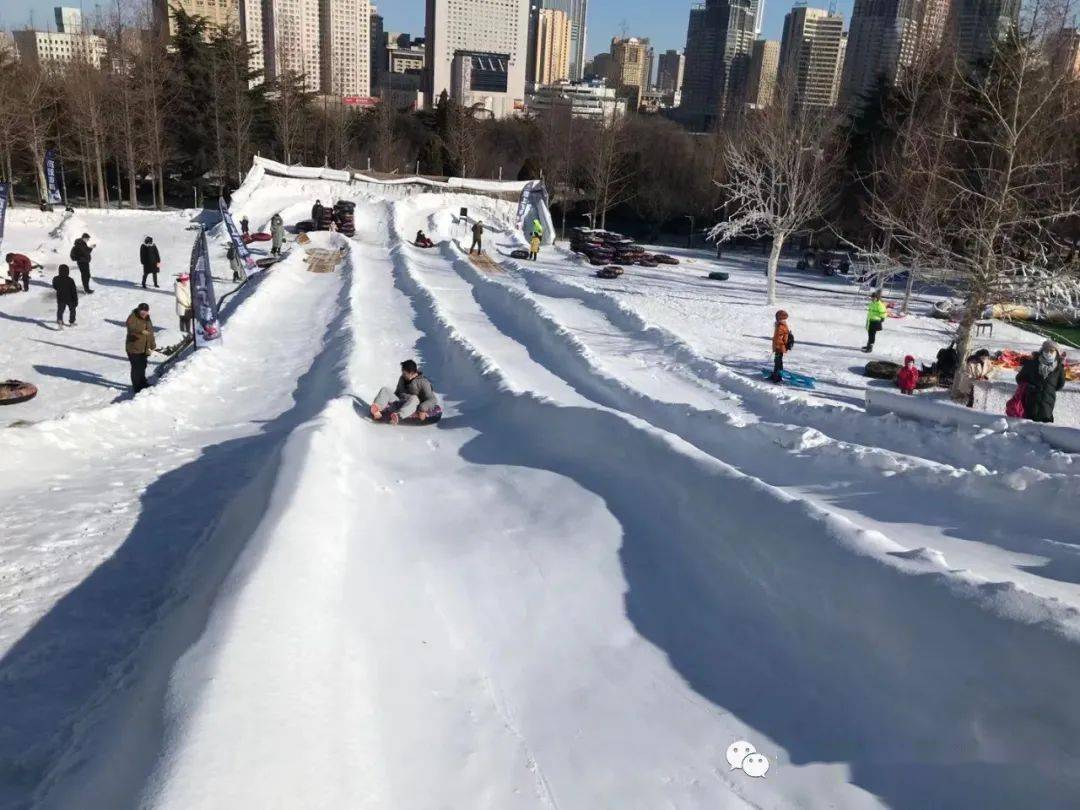 孩子们滑雪真牛!劳动公园冰雪乐园