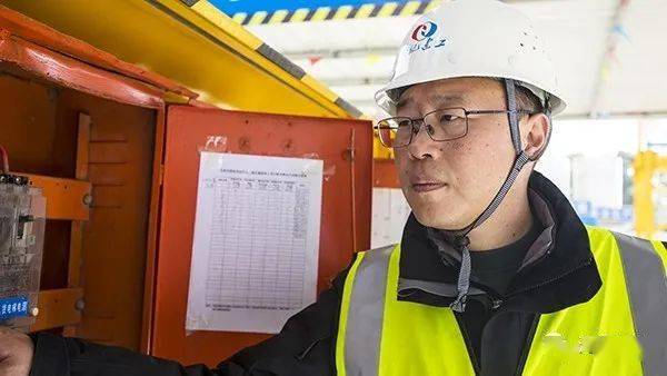 合肥建工安全总监朱纪泽"海螺工匠"这份荣誉不仅仅属于我个人,还属于