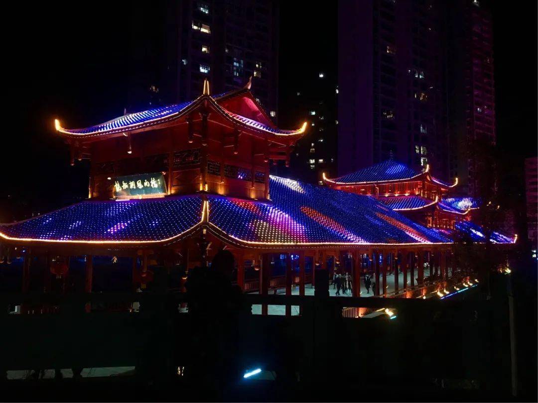 利川风雨桥夜色美丽醉人