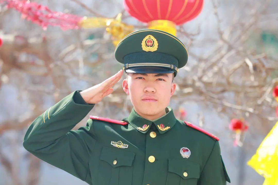 一个军礼一句祝福送给远方的你