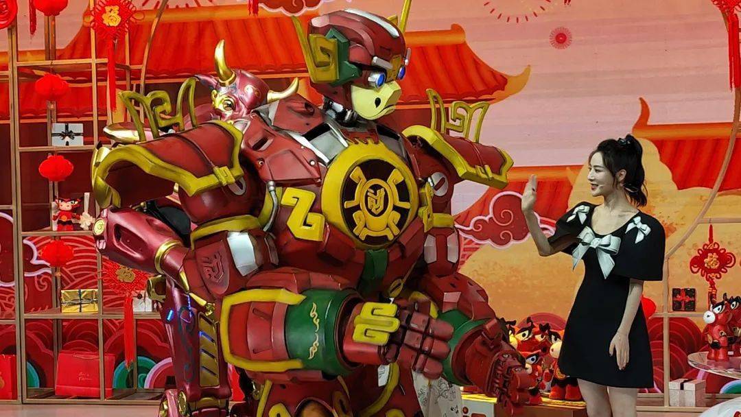 牛起来来自中央美院的机器人登上春晚舞台