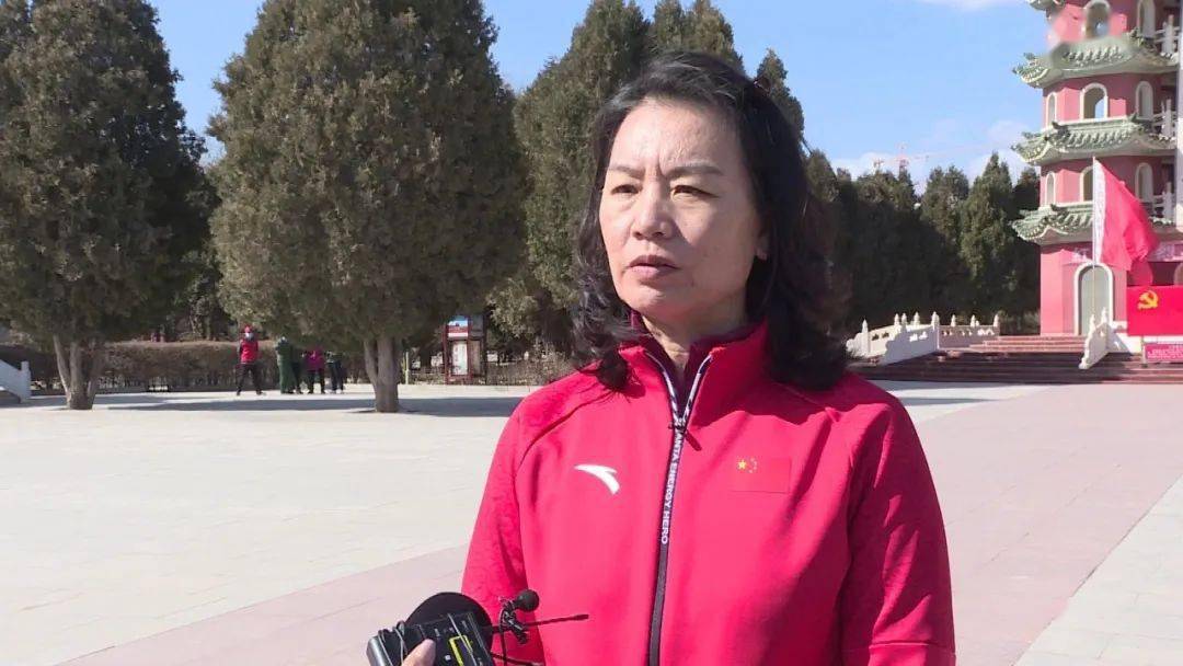 国家越野滑雪集训队领队张蓓告诉记者,今天带着队伍来到白银市会宁县