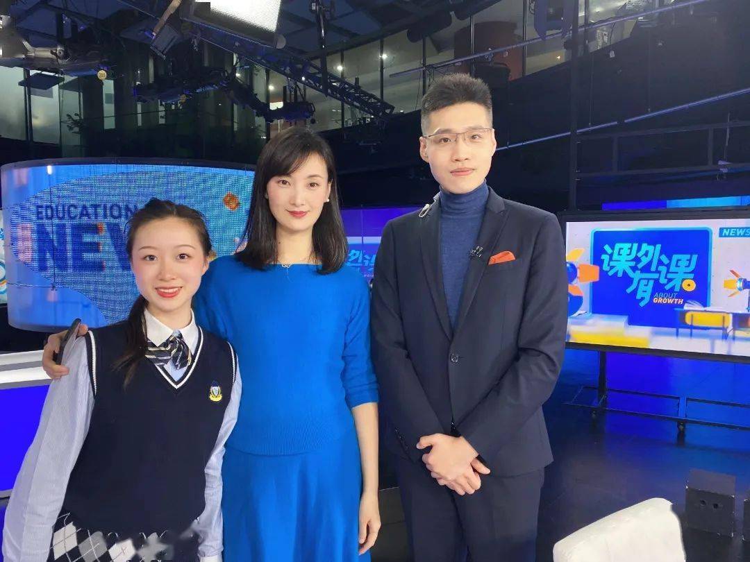 我校学生张紫璇献演上海教育电视台春晚舞台