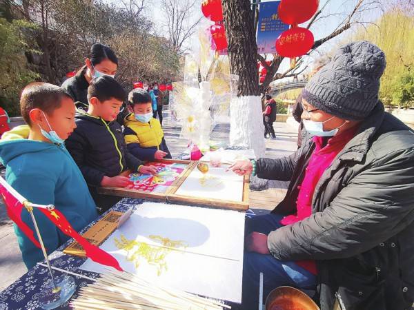 泉城年味浓郁 游客游兴正酣：景区客流量攀升 文化场馆受青睐