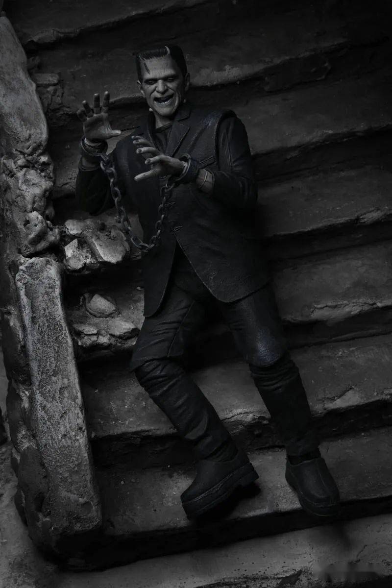 美系neca新品环球怪物系列科学怪人黑白版7寸可动人偶