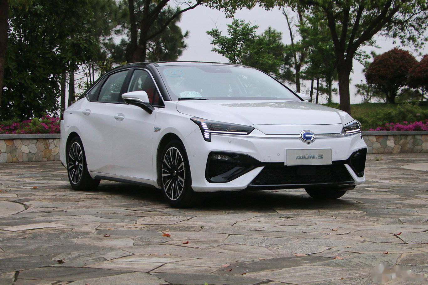 针对网约车市场广汽埃安aions新增两款车型