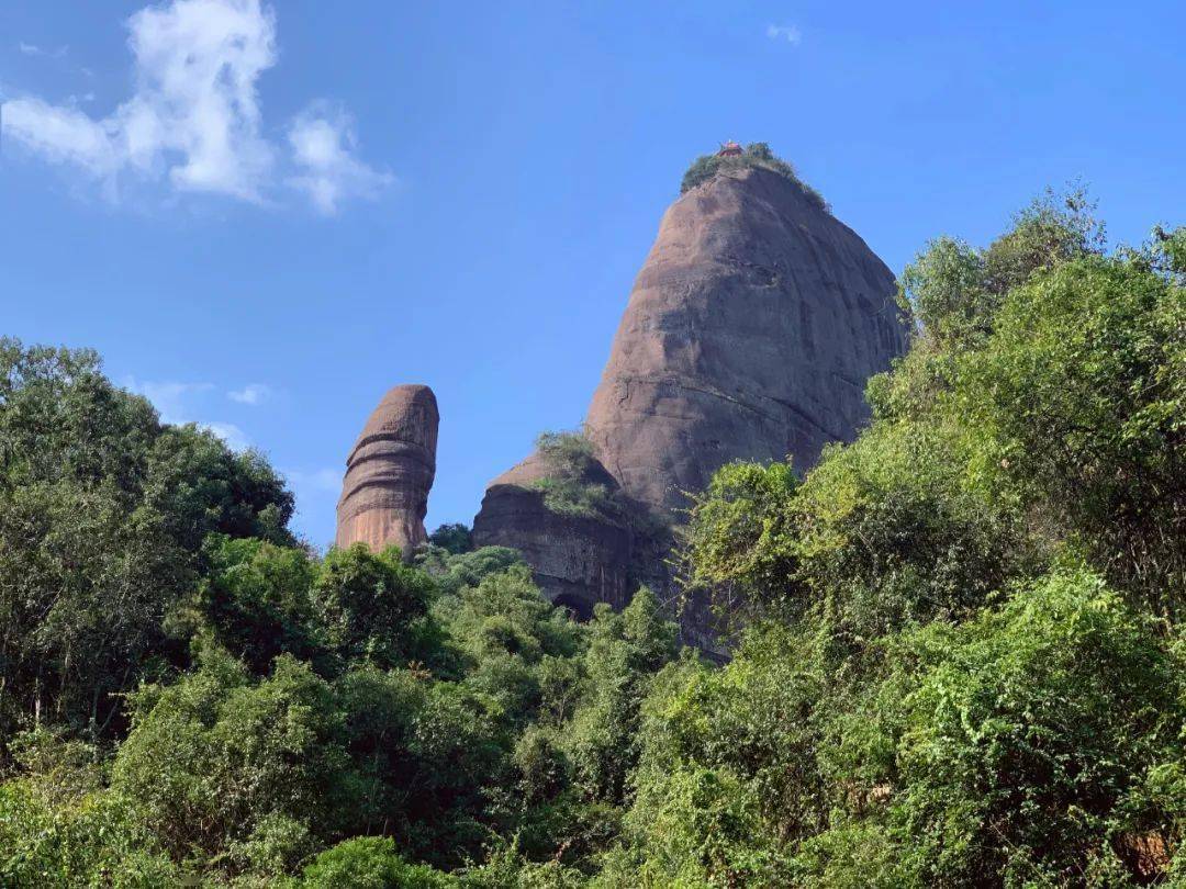 丹霞山群象出山图片