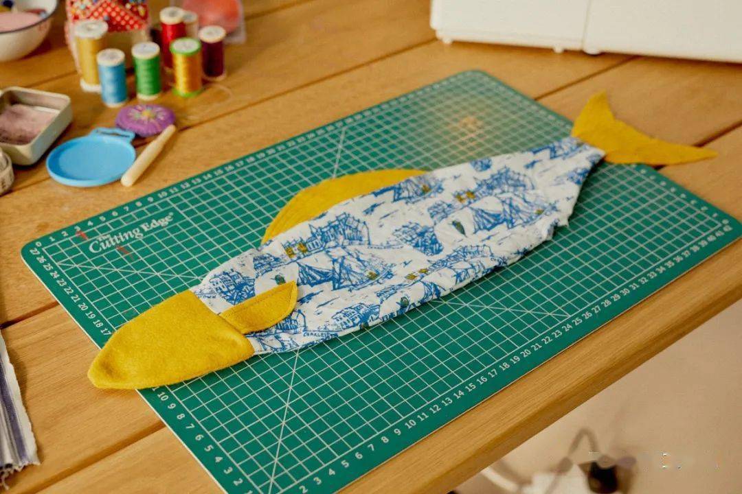 旧衣服小碎布做了好多鱼,真的太实用了!(附教程)_小鱼