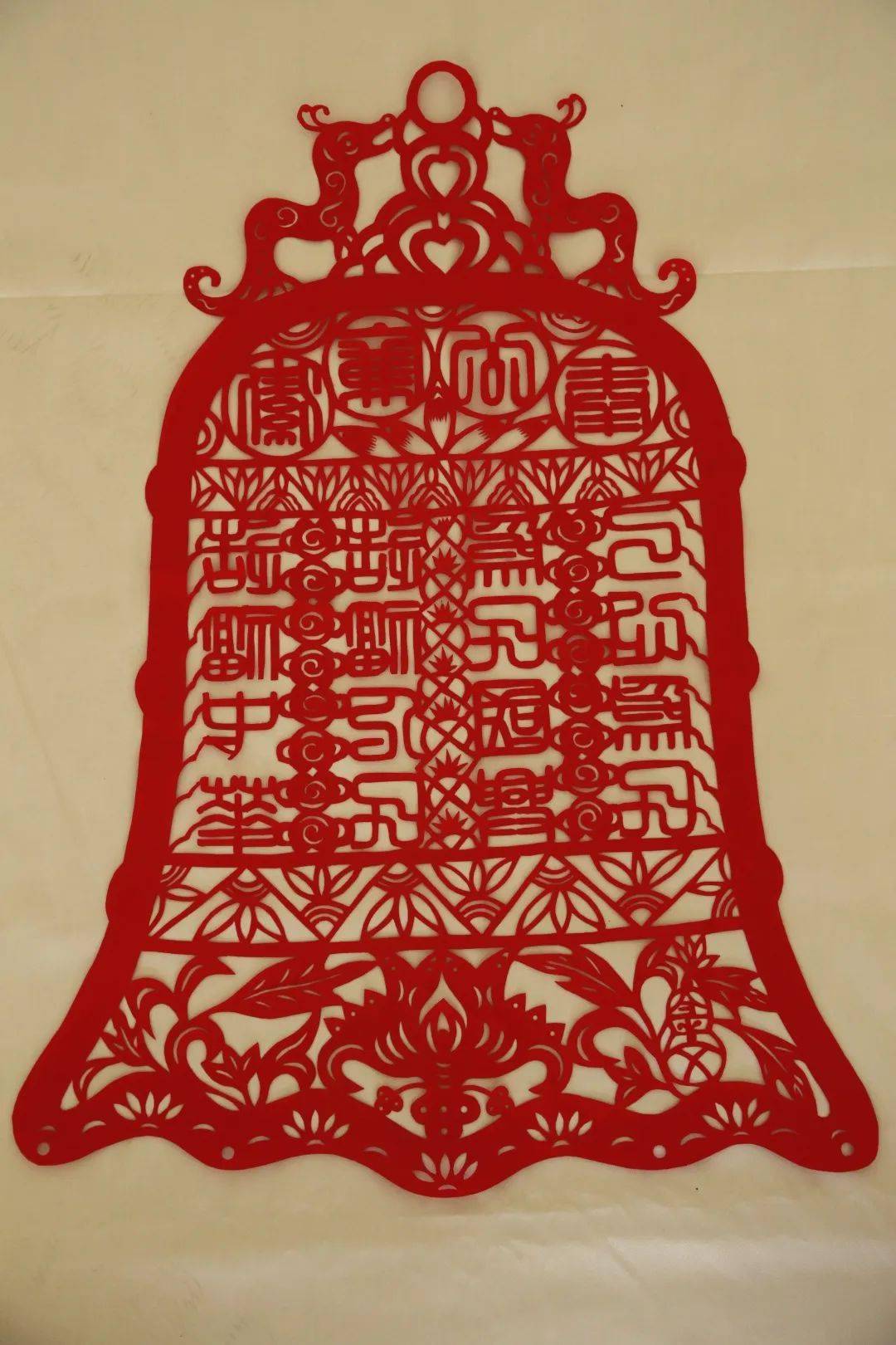 闵鑫《金牛迎春》朱艳莉《男耕女织》张海鹏《牛年万福》王源《牛牛好