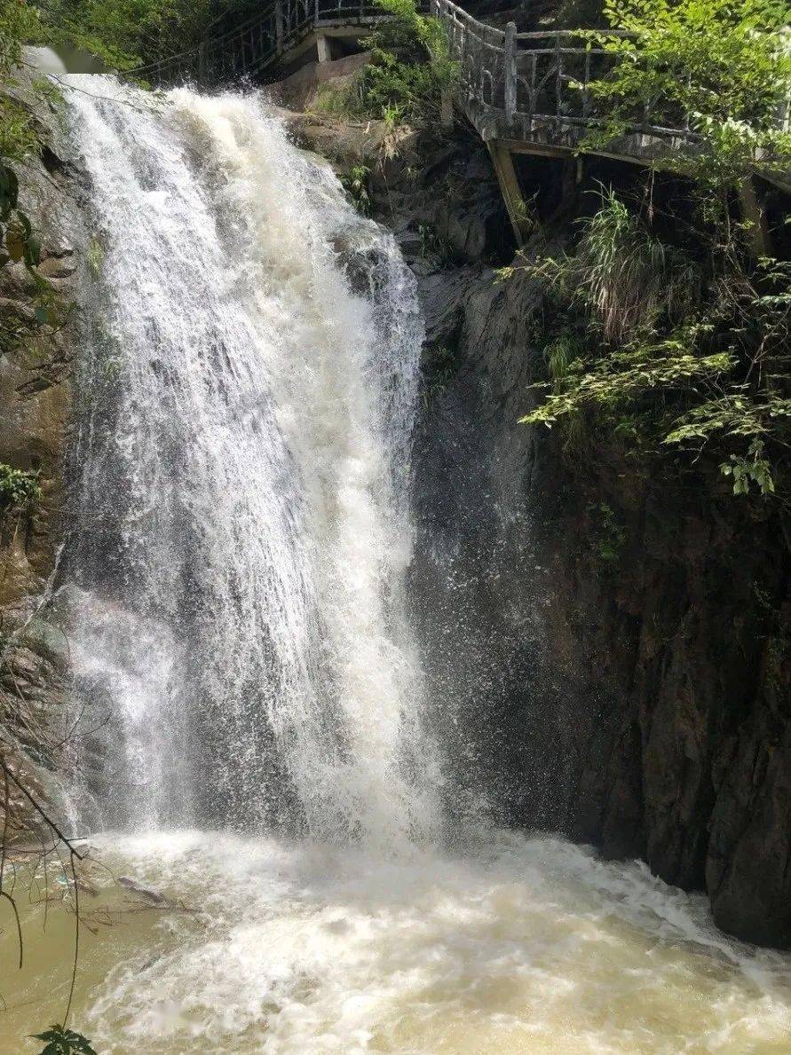 位於博羅縣國家5a景區羅浮山,附近湖鎮新圍村毗鄰響水漂流,怡情谷溫泉