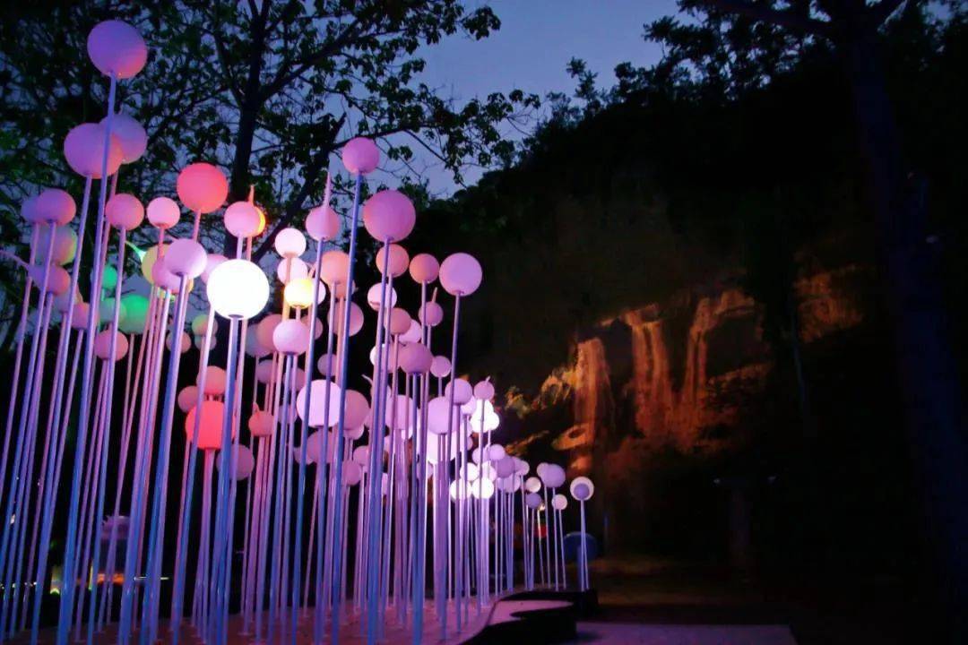 一票开启樱桃沟秘境魔幻之旅千年非遗打铁花惊艳亮相荧光森林3d魔法