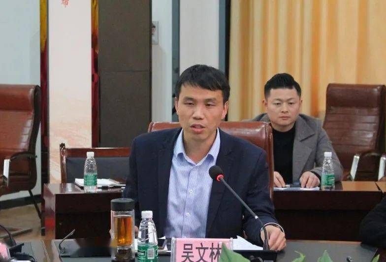 镇党委副书记,镇长吴文林提出:一,做大经济发展盘,全力确保财税稳步