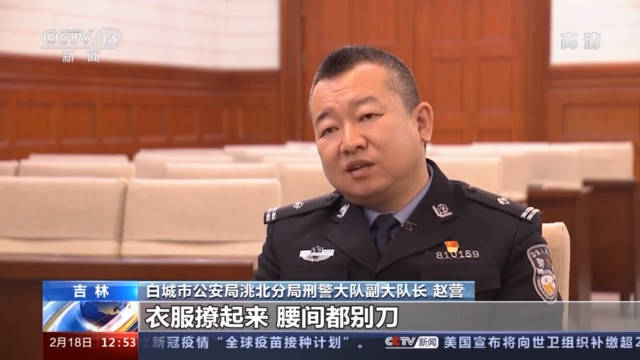 得知消息的何昆霖,决定亲自上门谈合作,而他所谓的登门拜访,却是带着