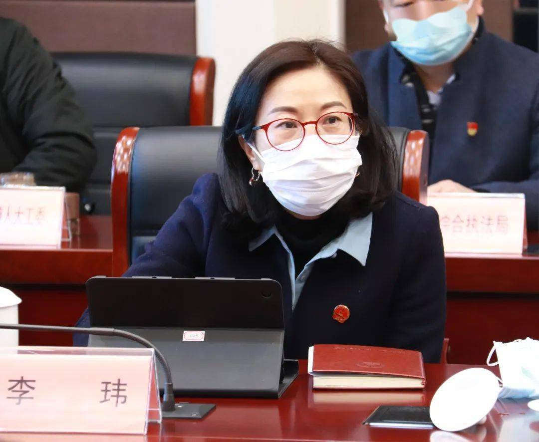 第二次全体会议海盐县人大常委会副主任胡燕萍主持第二次全体会议会议