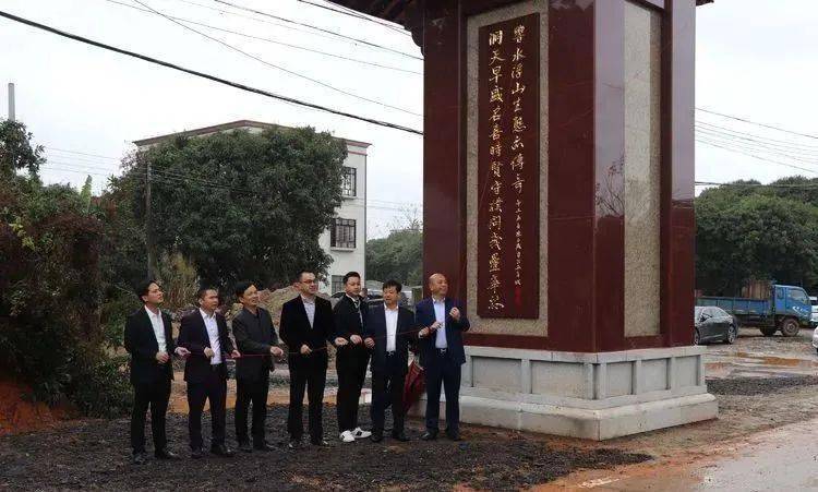恭喜霞洞镇全新牌楼落成足足花了150多万