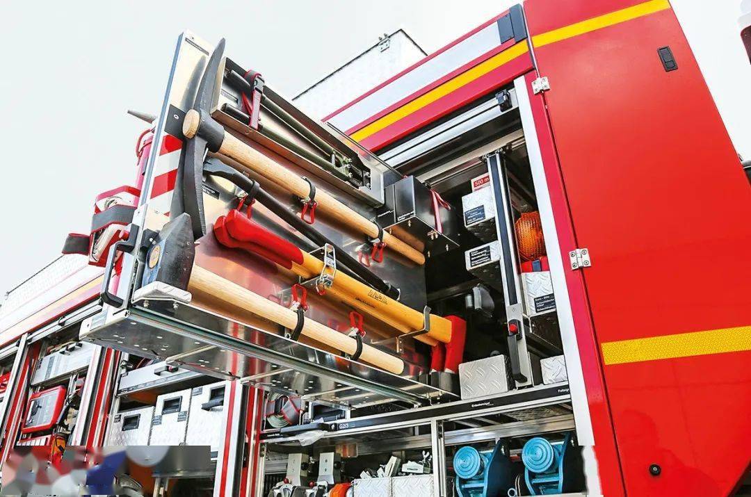 希望今天的小科普能为你打开新的大门,研究消防车令人赞叹的装备.